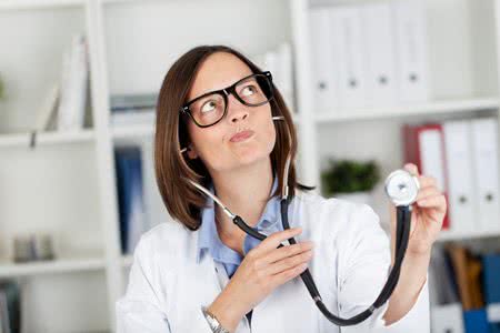 Private Krankenversicherung - Sich wundernde Ärztin