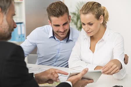 Baufertigstellungsversicherung - Vorteile - Zufriedenes Pärchen