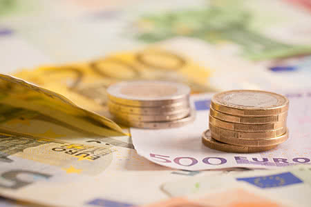 Versicherungen für die Landwirtschaft - Geldscheine