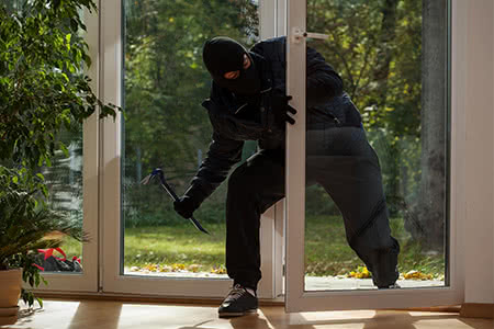 versicherungscheck24.de – Einbrecher dringt in Haus ein
