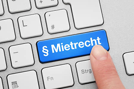 versicherungscheck24.de – Rechtsschutzversicherung – vermietet – Tastatur bei der die Entertaste blau und die Beschriftung Mietrecht besitzt