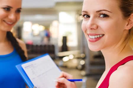 Berufshaftpflichtversicherung für Trainer - freundliche Trainerin