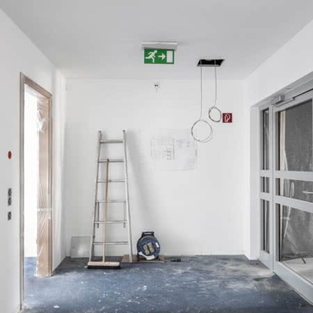 Betriebshaftpflicht für Maler - Leiter mit Kabel