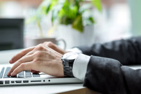 Betriebshaftpflicht Uhrmacher - Online Recherche