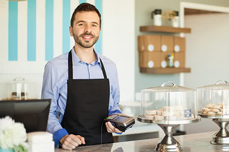Versicherungen für die Gastronomie - zufriedener Besitzer