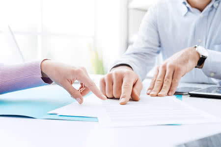 Grundfähigkeitsversicherung Anbieter - Team Besprechung