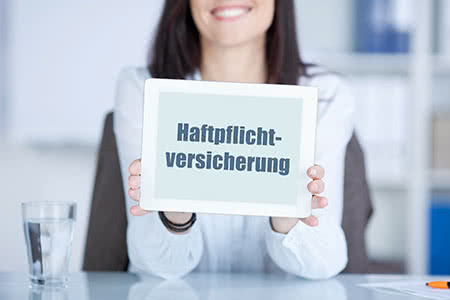 Haftpflichtversicherung - Freundliche Ansprechpartnerin