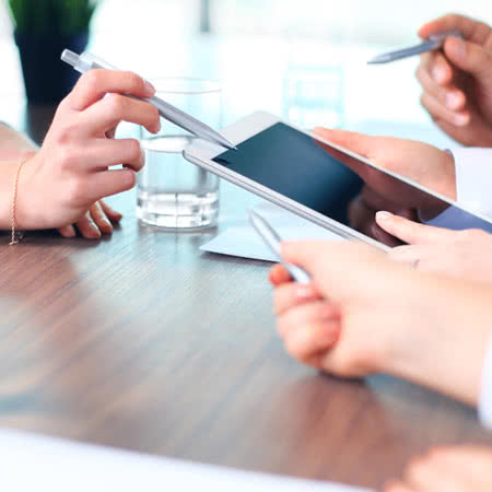 Kapitallebensversicherung Kosten - Vergleich am Laptop