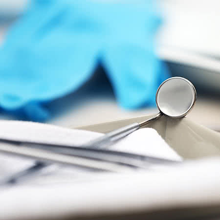 Private Krankenversicherung für Zahnärzte - Zahnarzt Werkzeug