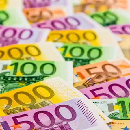 Einbrüche in Gewerberäume: Mehr als 20 Mio. Euro Schaden - Geldscheine