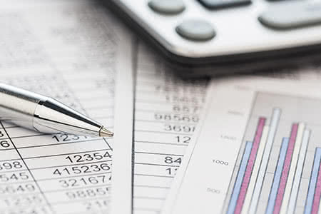 Bauherrenhaftpflichtversicherung VHV - Taschenrechner mit einem Kugelschreiber