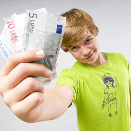 Private Krankenversicherung Kindertarif - Junge mit Geldscheinen