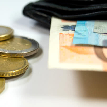 Rechtsschutzversicherung Vergleich - Geldbeutel mit Geldscheinen